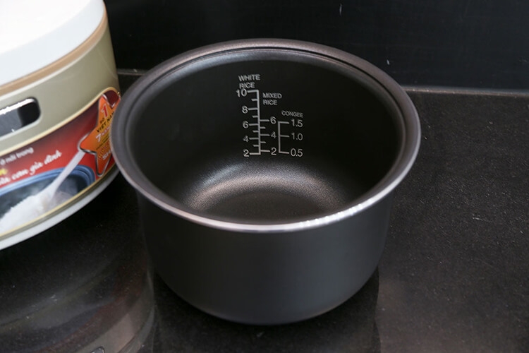 Nồi Cơm Điện Tử Sharp KS-TH18 4